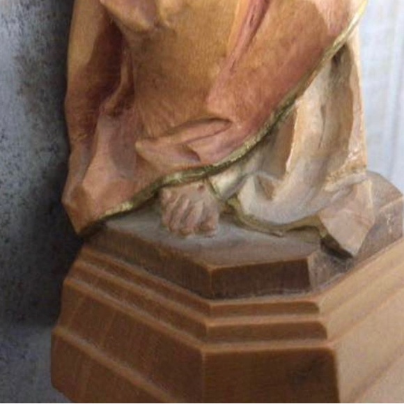 Anri Sacred Heart of Jesus Woodcarving - Picture 3 of 3